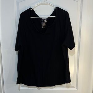Terra & Sky Women's Black Short Sleeve Tee